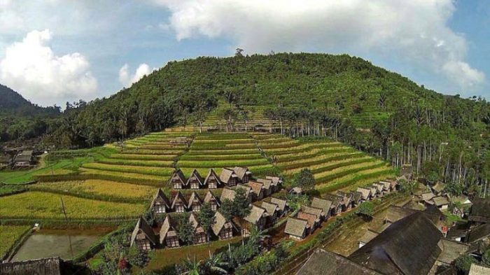 Menjelajahi desa wisata di Sukabumi