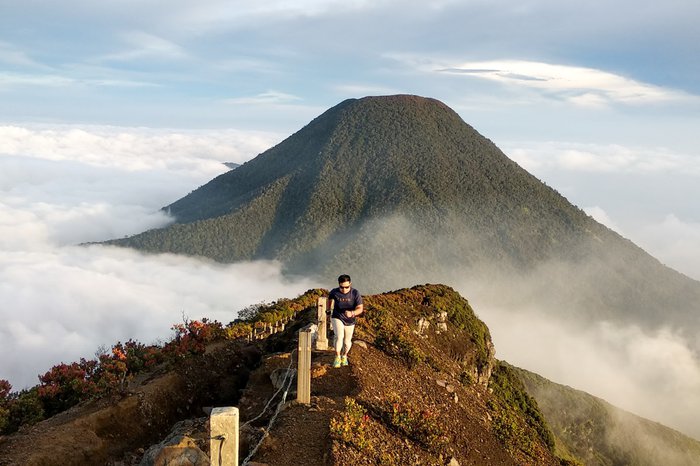 Lokasi terbaik untuk menikmati keindahan Gunung Gede Pangrango dari Sukabumi